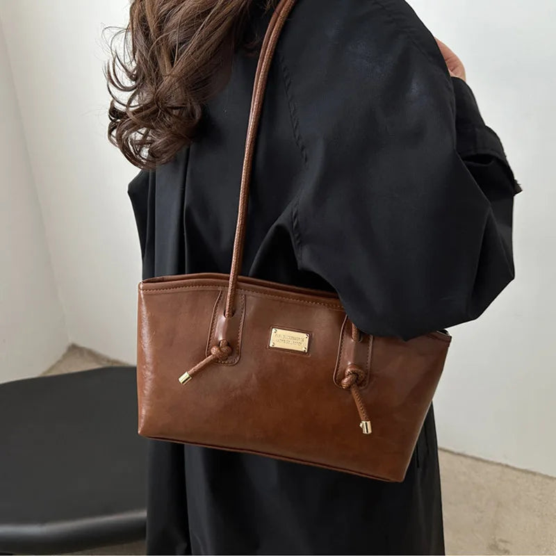Retro French Women's Shoulder Bag Large Capacity Commuting Versatile Underarm Bag Simple Texture Solid Color Handbag Tote Bag