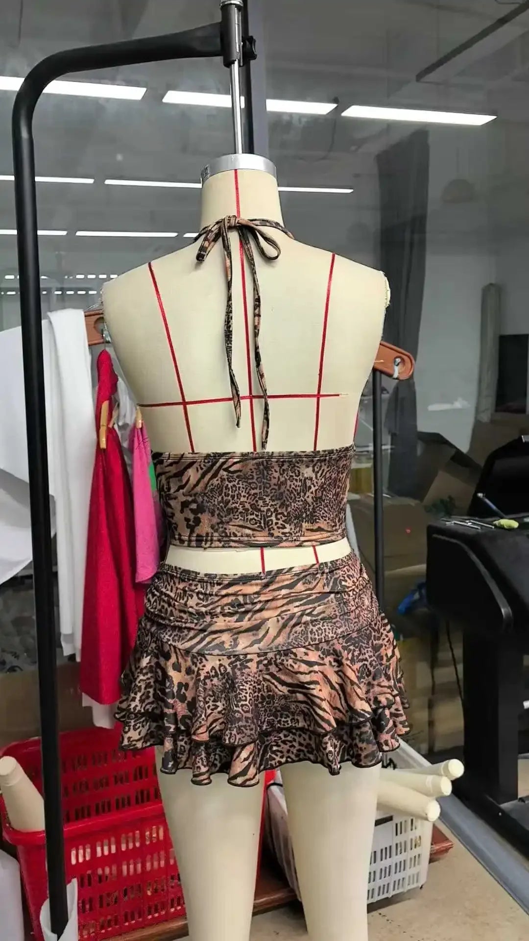 Skirt Set Women Neck Hanging Sexy Spicy Girl Low Waist Leopard Print Backless Vest Deep V Popular Street Suit Summer 2025 New