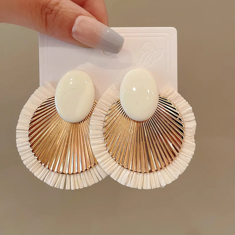 Vintage Metal Style Shell Earring Exaggerated Trendy Round Jewellery Women's Fashion Earrings Classic Charm Jewelry