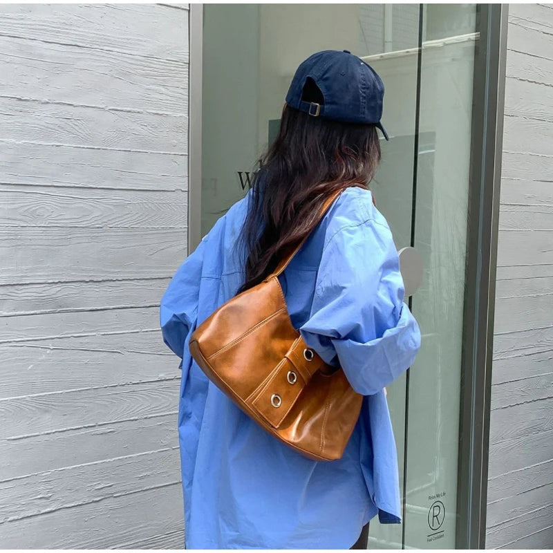Women's Rivet Y2k Shoulder Bag Retro Small Bag Hot Girl Wilderness Style Retro Leather Fashion Versatile Shoulder Armpit Bag