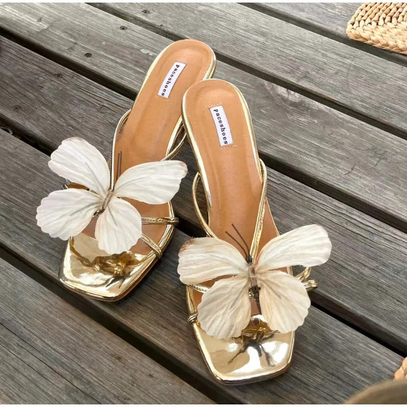 1 Pair Of Simulated Butterfly Decoration Fashion Cute Design Sweet Fresh Literary Ladies Flower Hole Shoes Sandals Accessories