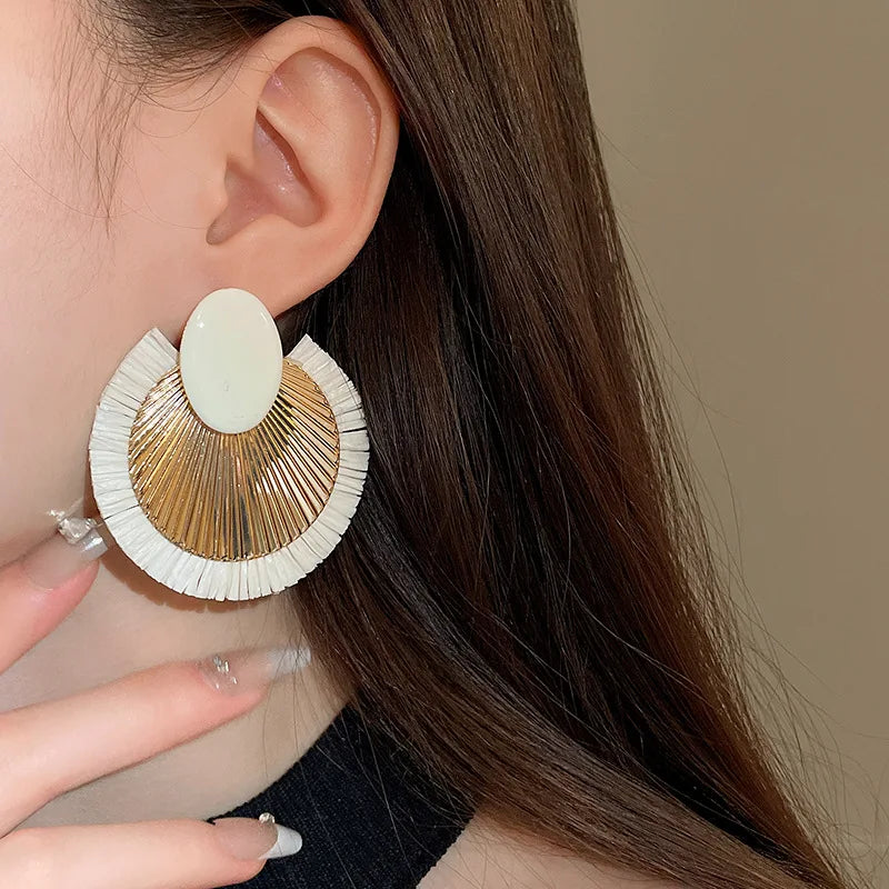 Vintage Metal Style Shell Earring Exaggerated Trendy Round Jewellery Women's Fashion Earrings Classic Charm Jewelry