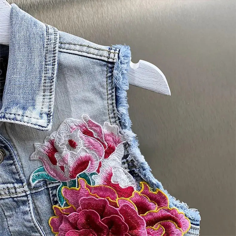 2025 Denim Vest Women's Coat New Heavy Industry Three-dimensional Embroidery Flower Shoulder Slim Fitting Vest