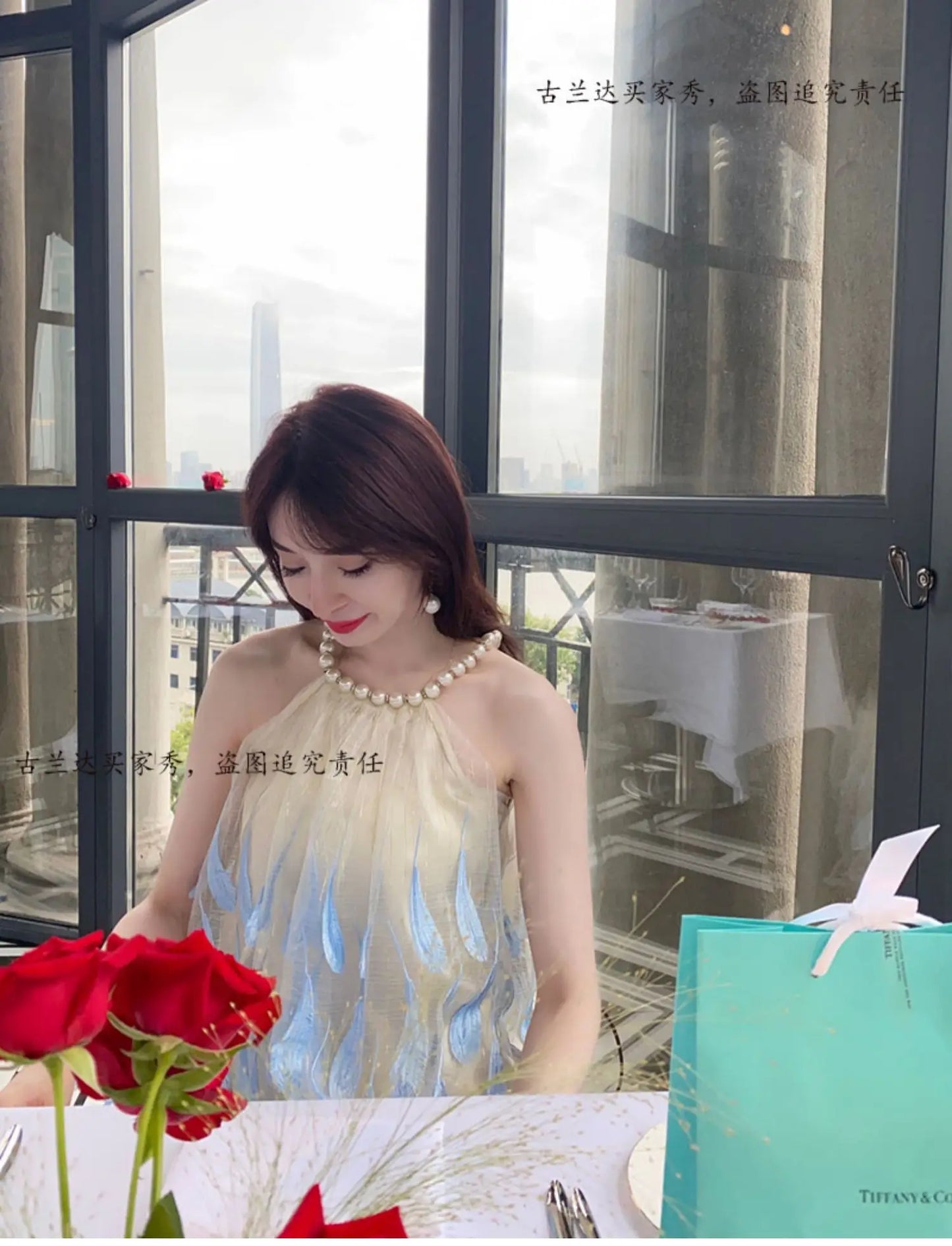 Fashion Sweet Short Elegant Dress 2024 Summer New Heavy Pearl Halter Blue Feather Embroidered Gold Thread Sleeveless Sling Dress
