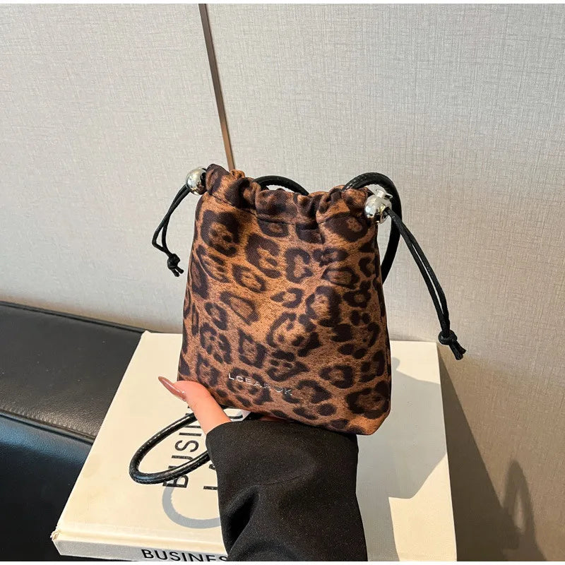 Leopard Print Nylon Drawstring Crossbody Bag New Niche Design Fashion Versatile Women's Mobile Phone Bag Exquisite Shoulder Bag
