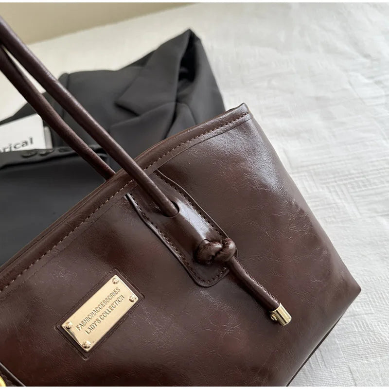 Retro French Women's Shoulder Bag Large Capacity Commuting Versatile Underarm Bag Simple Texture Solid Color Handbag Tote Bag