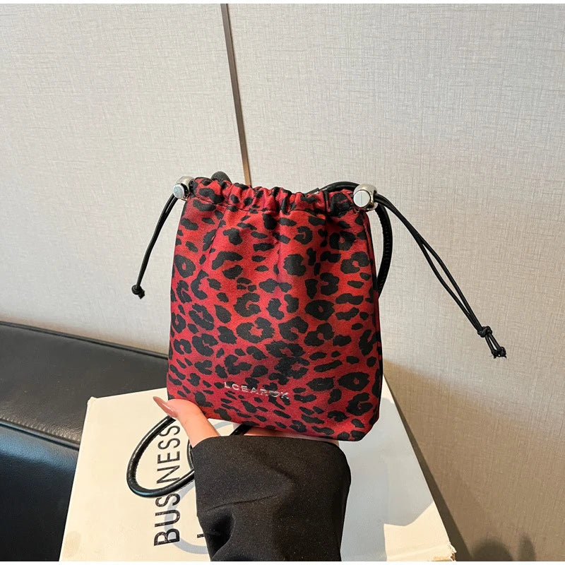 Leopard Print Nylon Drawstring Crossbody Bag New Niche Design Fashion Versatile Women's Mobile Phone Bag Exquisite Shoulder Bag