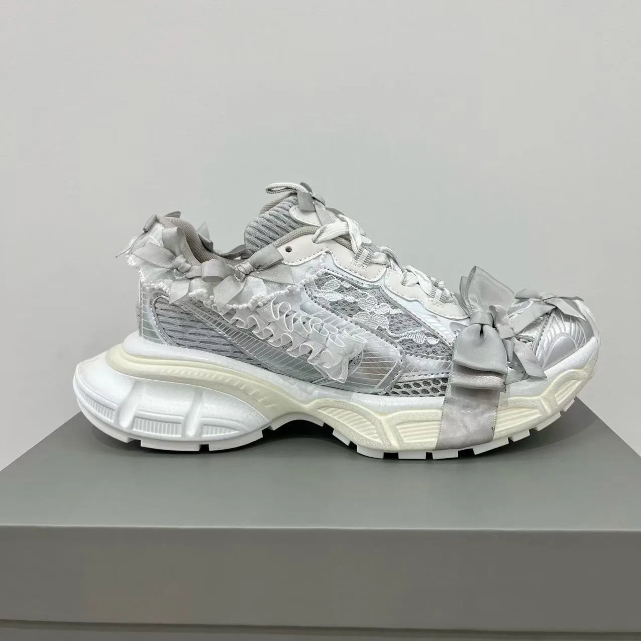 Luxury Brand Thick-soled Sports Shoes Women Bow Tie Casual Run Shoe Versatile Mesh Breathe Comfort Outdoor Large Size Women Shoe