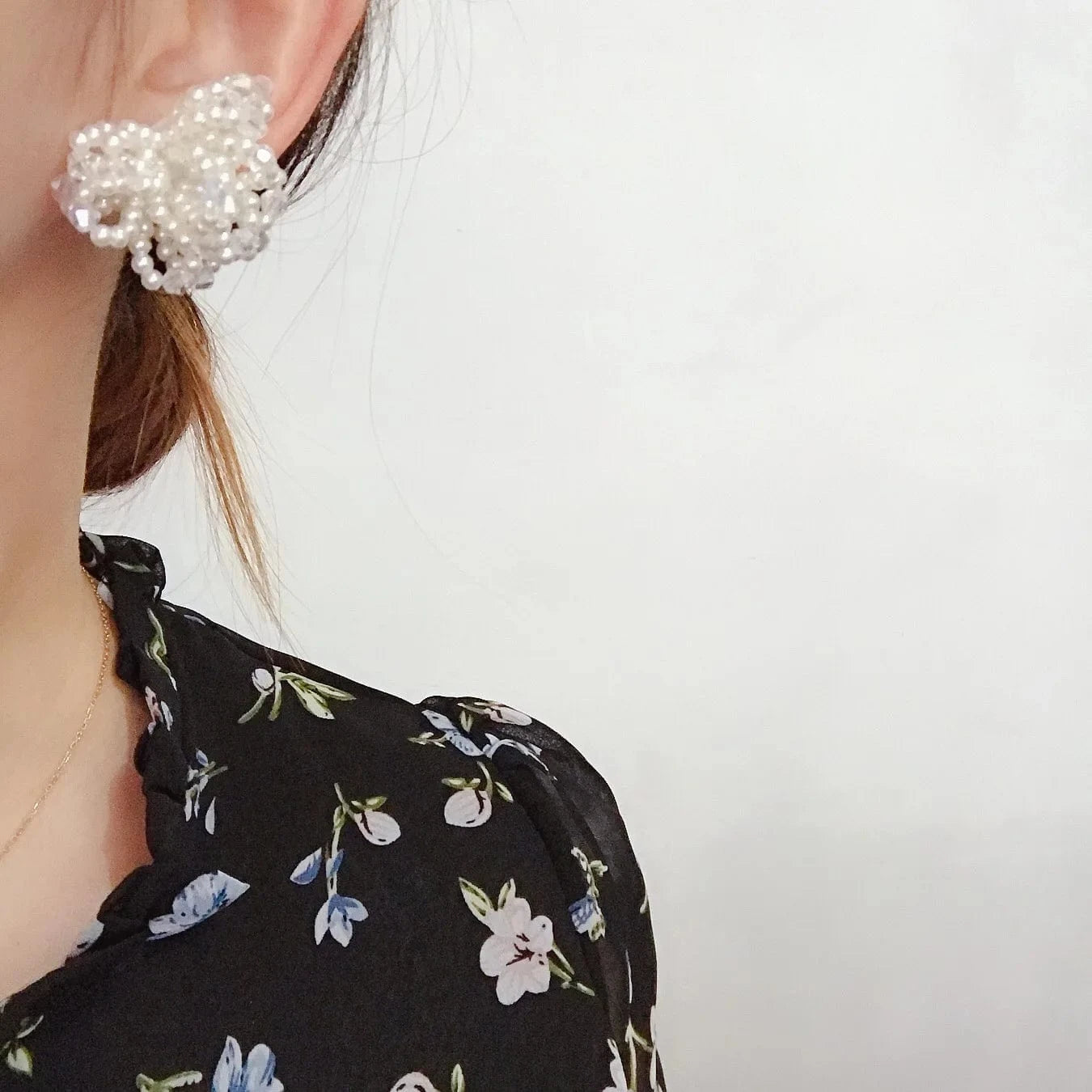 Summer Flower Earrings Hand-made Pearl Beaded Korean Fashion Shiny Crystal Earrings Sweet