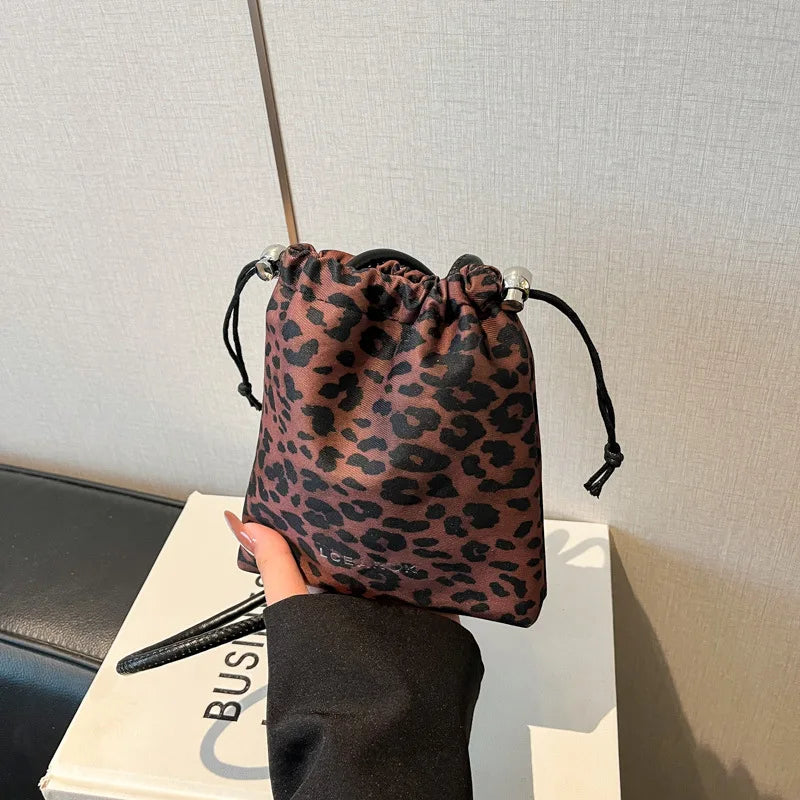 Leopard Print Nylon Drawstring Crossbody Bag New Niche Design Fashion Versatile Women's Mobile Phone Bag Exquisite Shoulder Bag