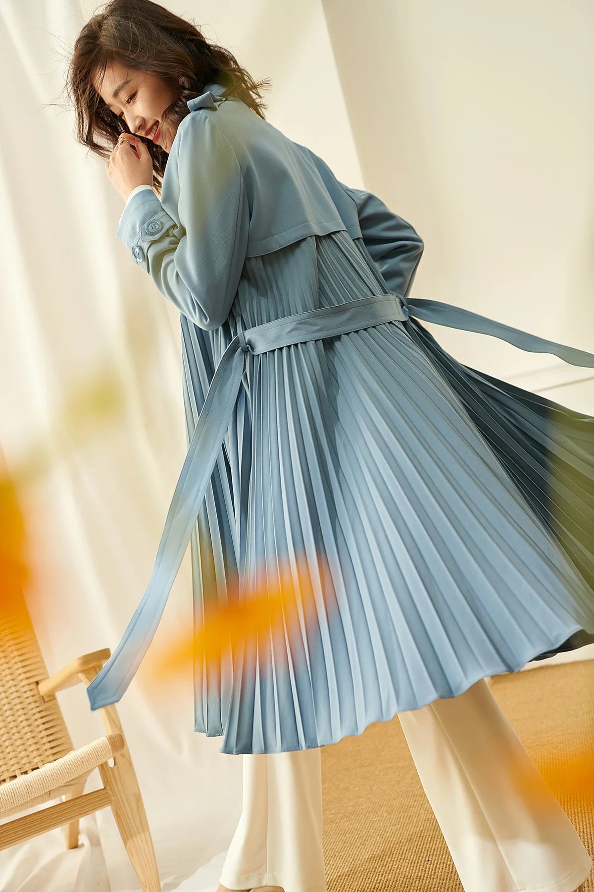 Ladies New 2023 Spring High-End Commuter Blue Trench Coat for Women Fashion Stitching Pleated Hem Loose Elegant Long Trench