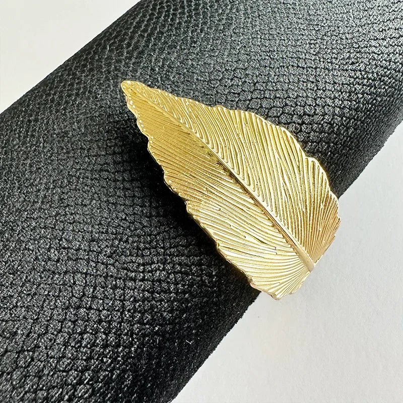 2025 Luxury Velvet Evening Clutch Bag Crystal Leaf Clasp Chain Handheld Purse for Gala Dinners Weddings Cocktail Parties