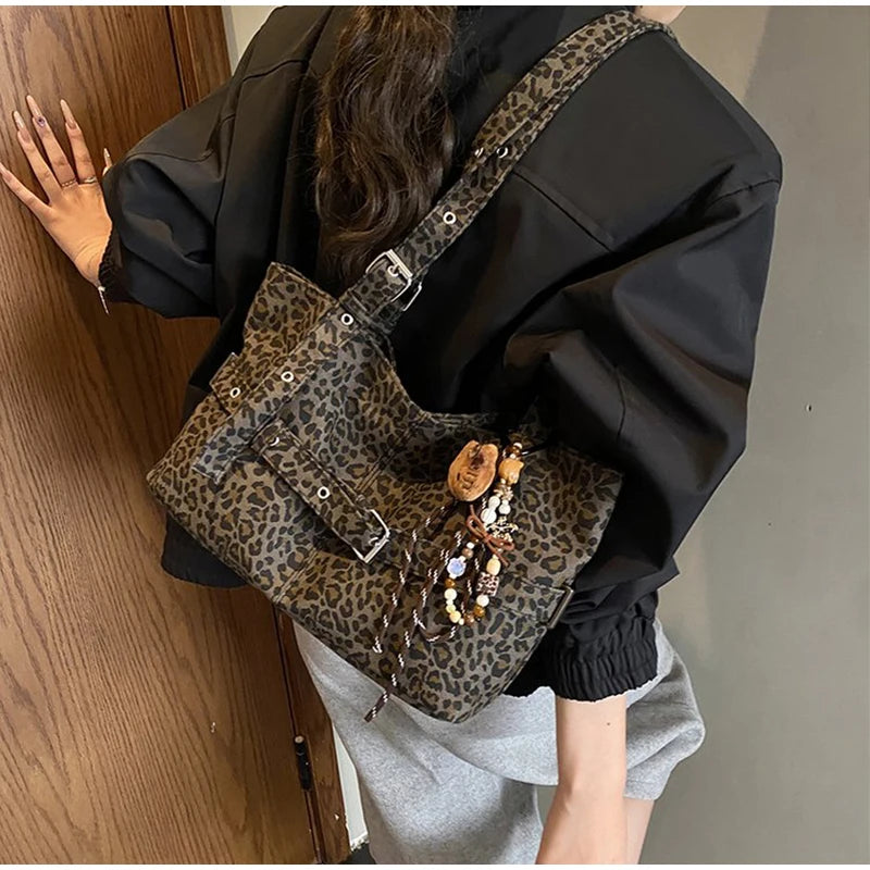 Fashion Versatile Leopard Print Tote Bag Women Large-capacity Canvas Shoulder Bag Work Commuting Relaxing Handbag With Pendant