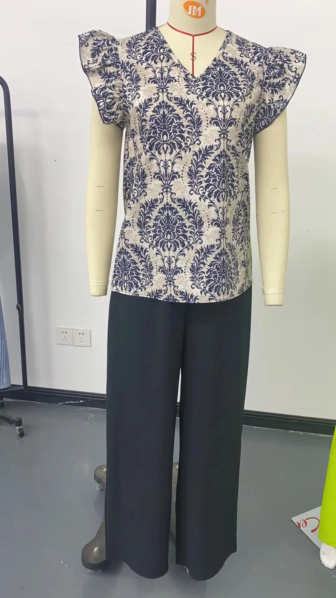 Casual 2 Piece Sets Women Outfit 2025 Summer Fashion Sleeveless Floral Print V-neck Shirts Tops And Pant Sets Elegant Suit