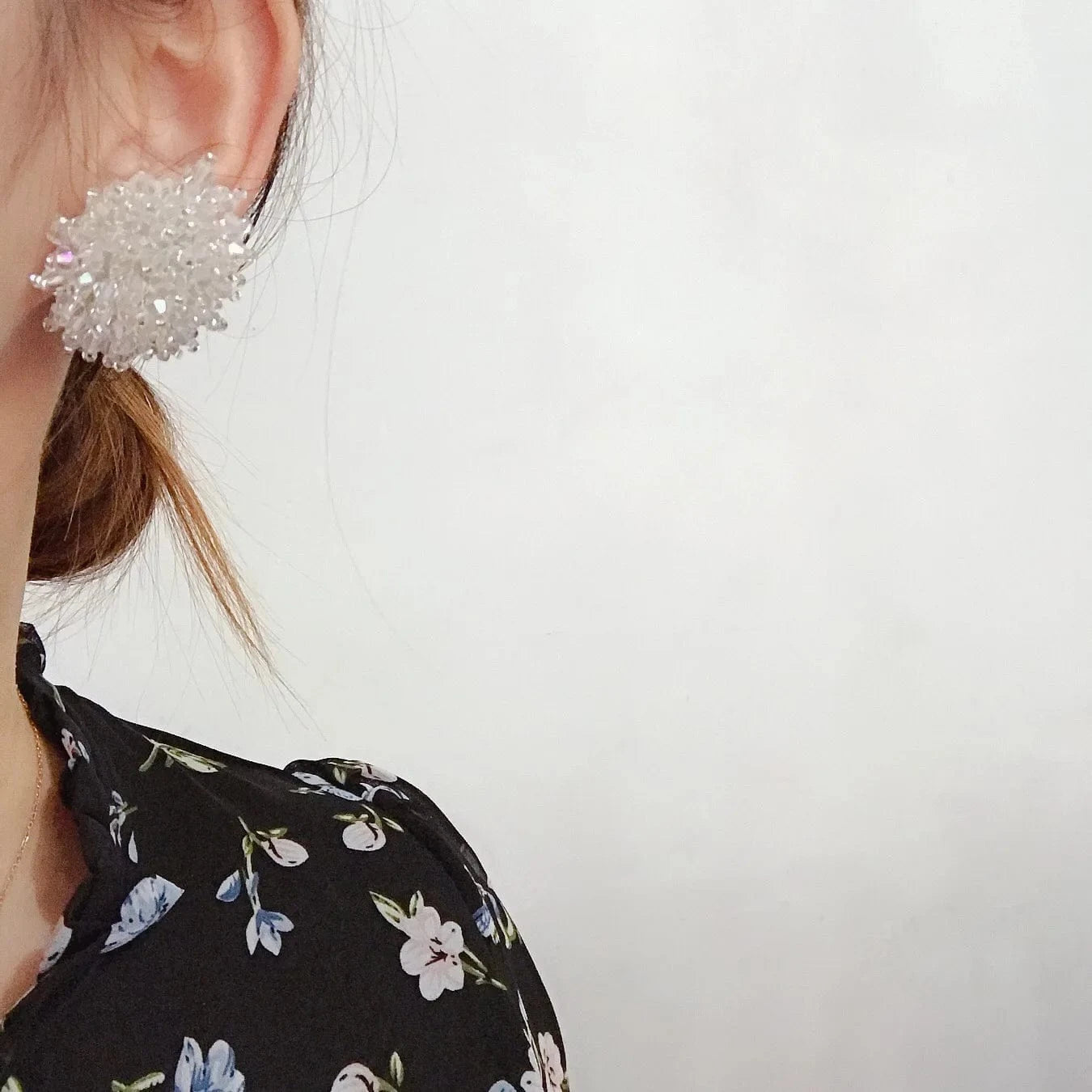 Summer Flower Earrings Hand-made Pearl Beaded Korean Fashion Shiny Crystal Earrings Sweet