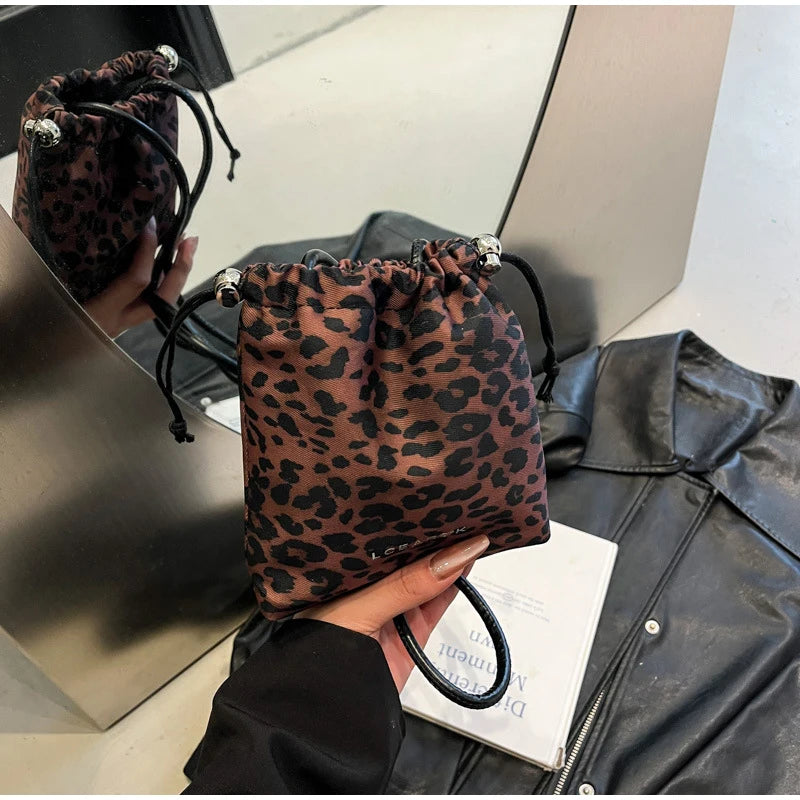 Leopard Print Nylon Drawstring Crossbody Bag New Niche Design Fashion Versatile Women's Mobile Phone Bag Exquisite Shoulder Bag