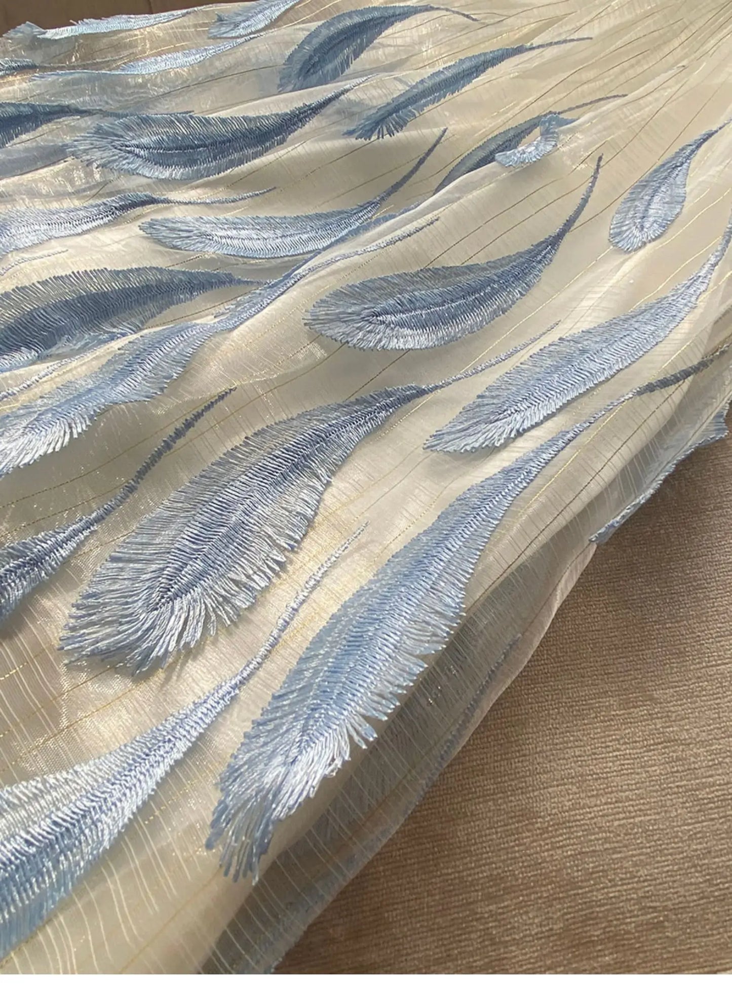 Fashion Sweet Short Elegant Dress 2024 Summer New Heavy Pearl Halter Blue Feather Embroidered Gold Thread Sleeveless Sling Dress