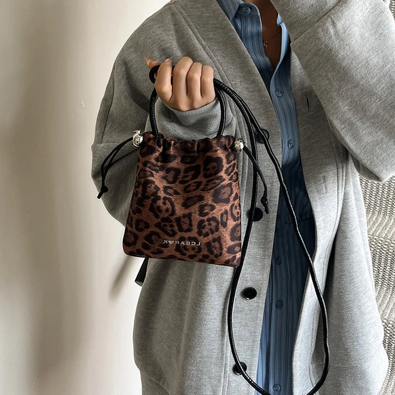 Leopard Print Nylon Drawstring Crossbody Bag New Niche Design Fashion Versatile Women's Mobile Phone Bag Exquisite Shoulder Bag