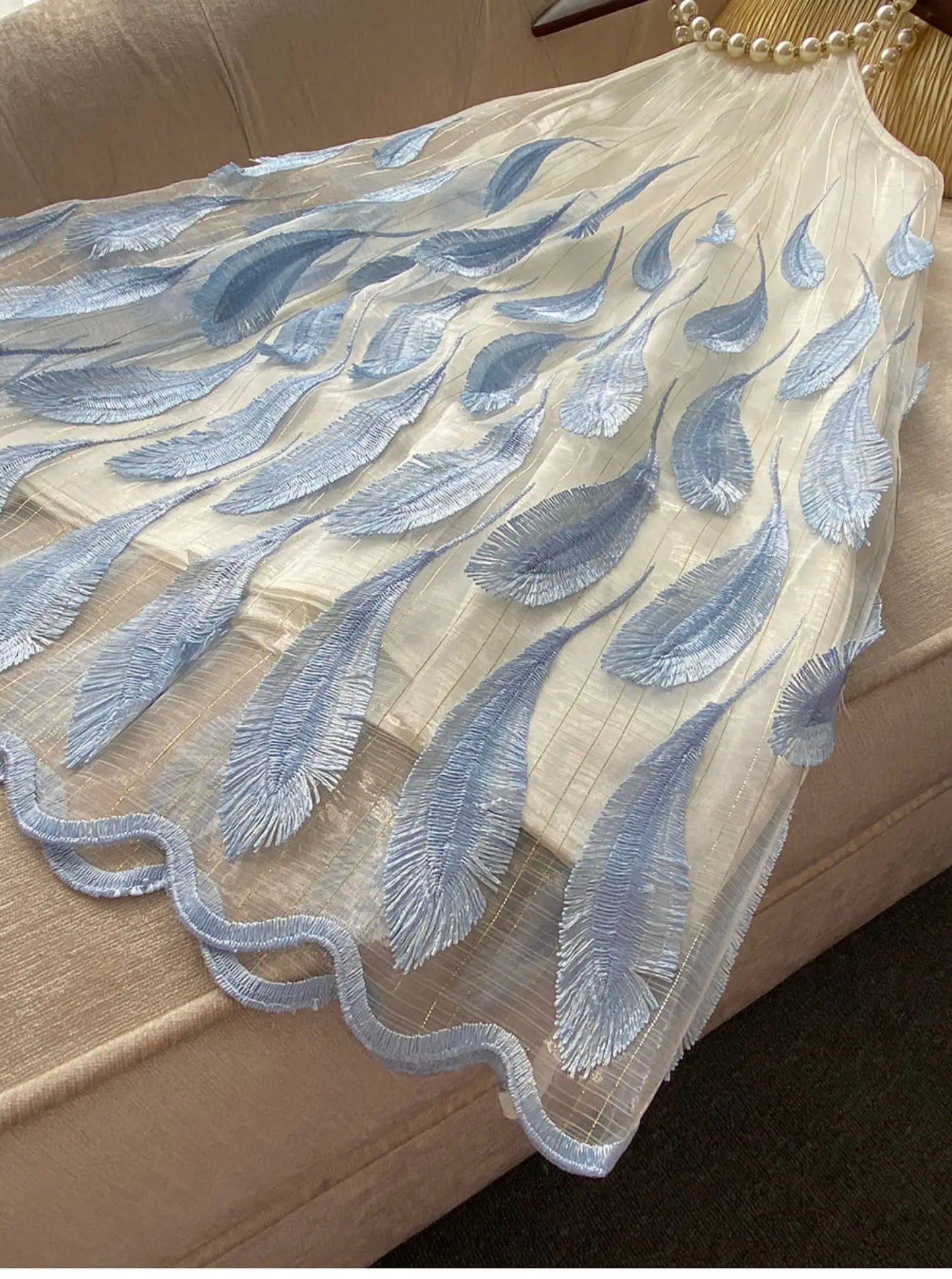 Fashion Sweet Short Elegant Dress 2024 Summer New Heavy Pearl Halter Blue Feather Embroidered Gold Thread Sleeveless Sling Dress