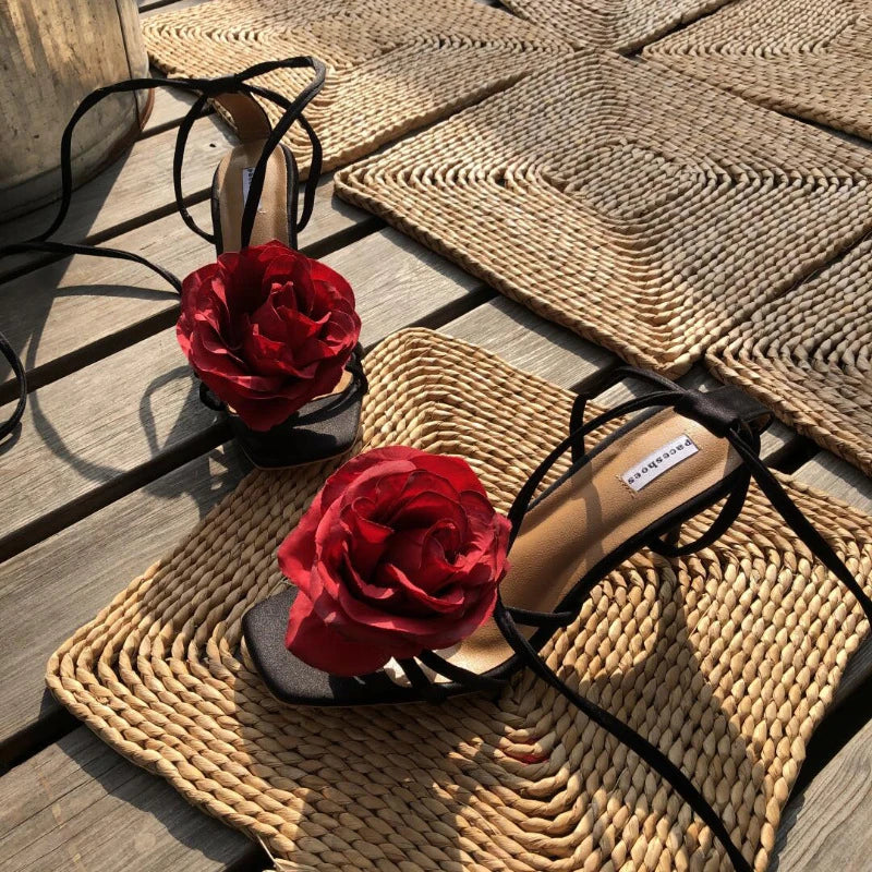1 Pair Of Simulated Butterfly Decoration Fashion Cute Design Sweet Fresh Literary Ladies Flower Hole Shoes Sandals Accessories