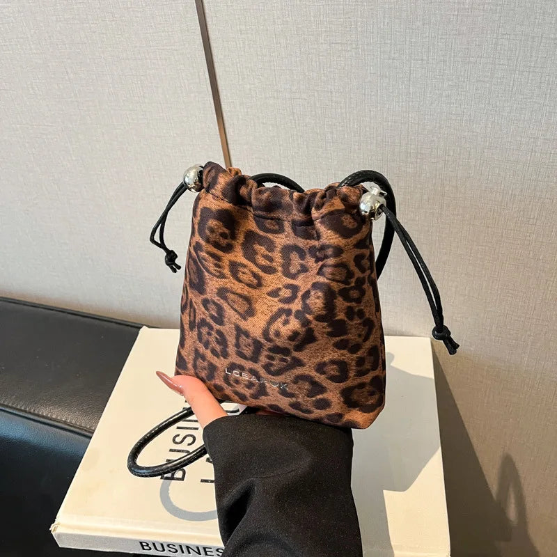 Leopard Print Nylon Drawstring Crossbody Bag New Niche Design Fashion Versatile Women's Mobile Phone Bag Exquisite Shoulder Bag