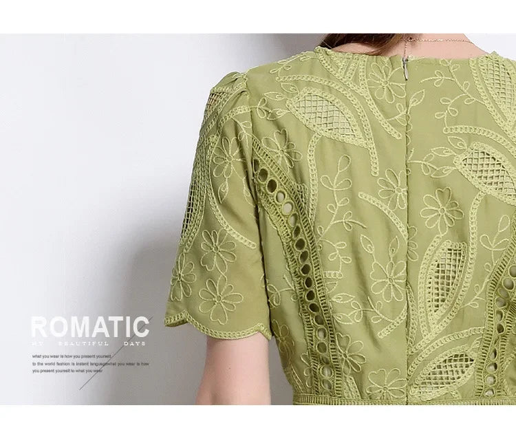 Elegant Lace Sleeve Midi Dress Women's round Neck Gored Skirt Short Sleeve Slimming Summer New Style Vintage High-End Feeling