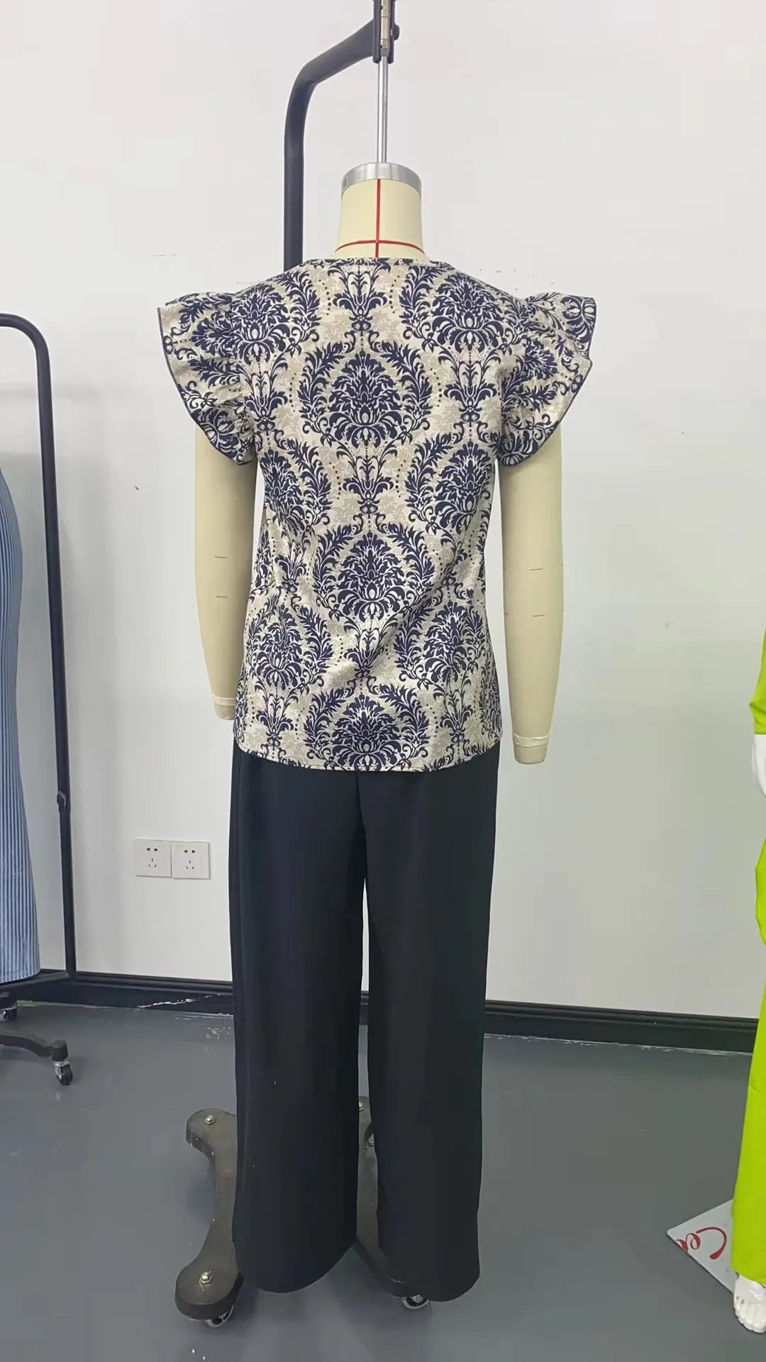 Casual 2 Piece Sets Women Outfit 2025 Summer Fashion Sleeveless Floral Print V-neck Shirts Tops And Pant Sets Elegant Suit