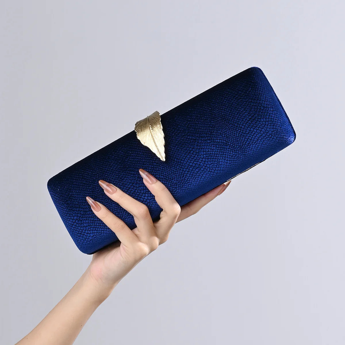 2025 Luxury Velvet Evening Clutch Bag Crystal Leaf Clasp Chain Handheld Purse for Gala Dinners Weddings Cocktail Parties