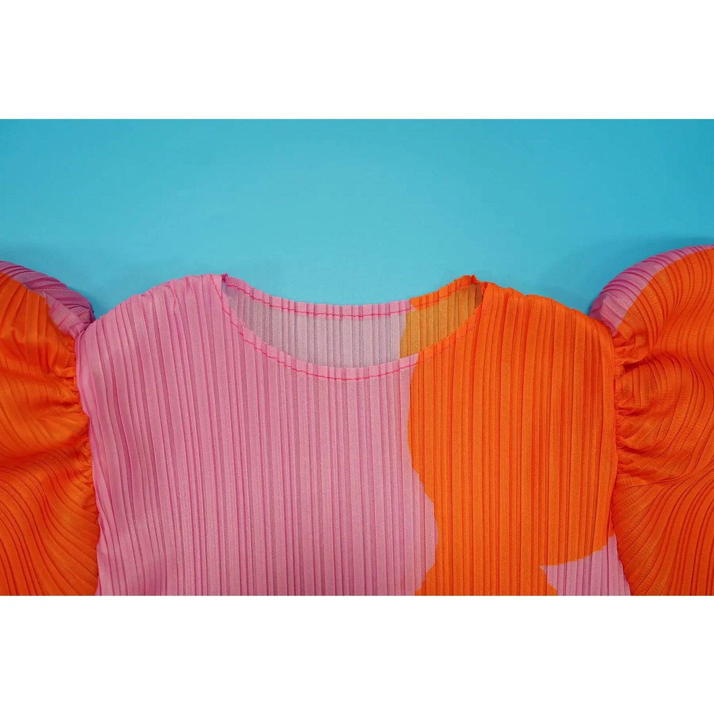 Lantern sleeve pleated dress