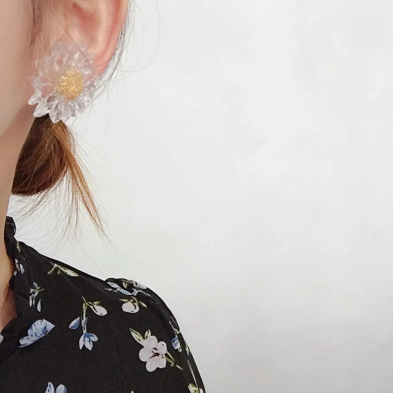 Summer Flower Earrings Hand-made Pearl Beaded Korean Fashion Shiny Crystal Earrings Sweet