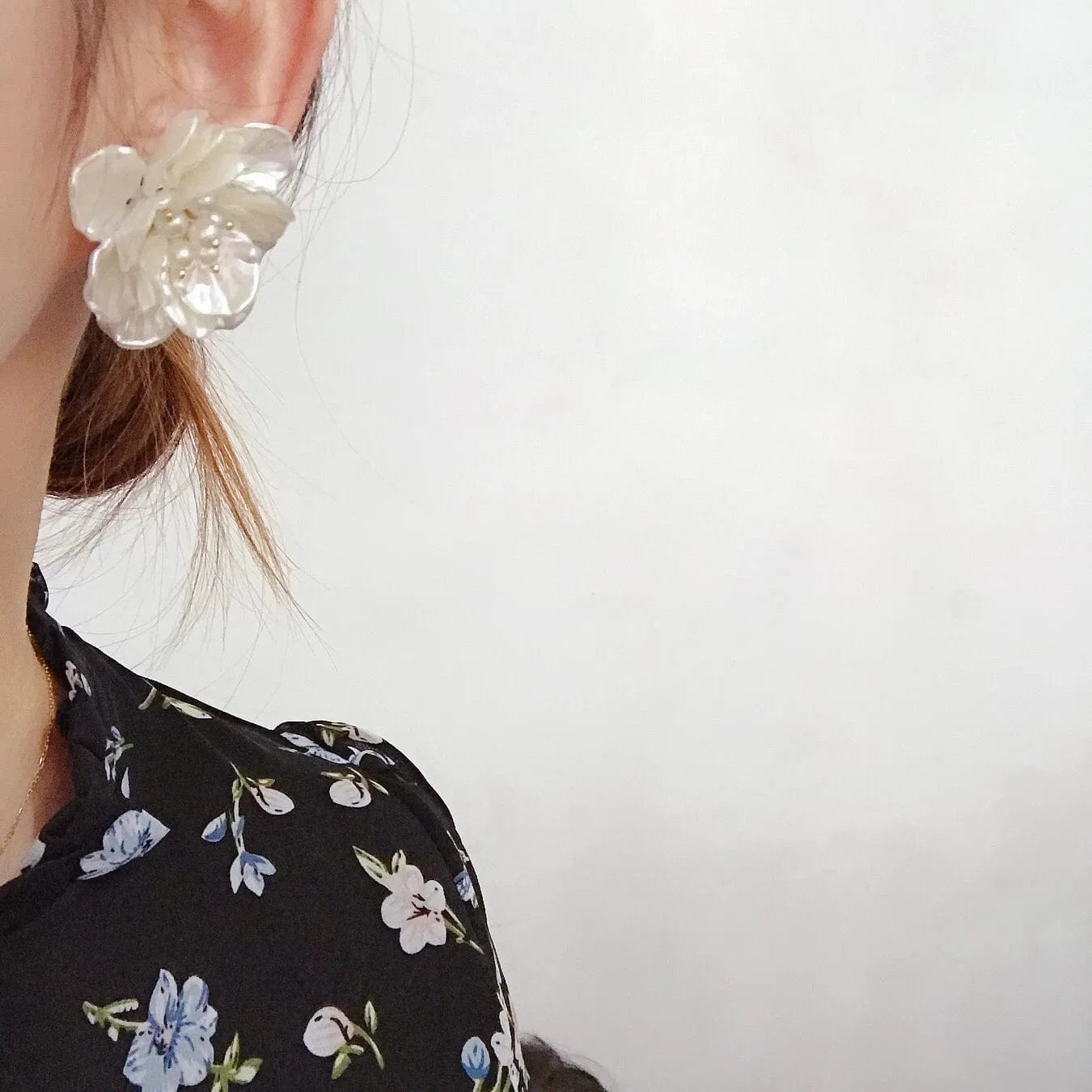 Summer Flower Earrings Hand-made Pearl Beaded Korean Fashion Shiny Crystal Earrings Sweet