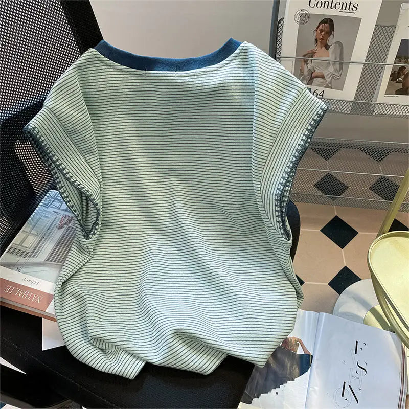 Green striped T-shirt female summer new shoulder design sense fashion niche stitching chic flying sleeves loose clothes.