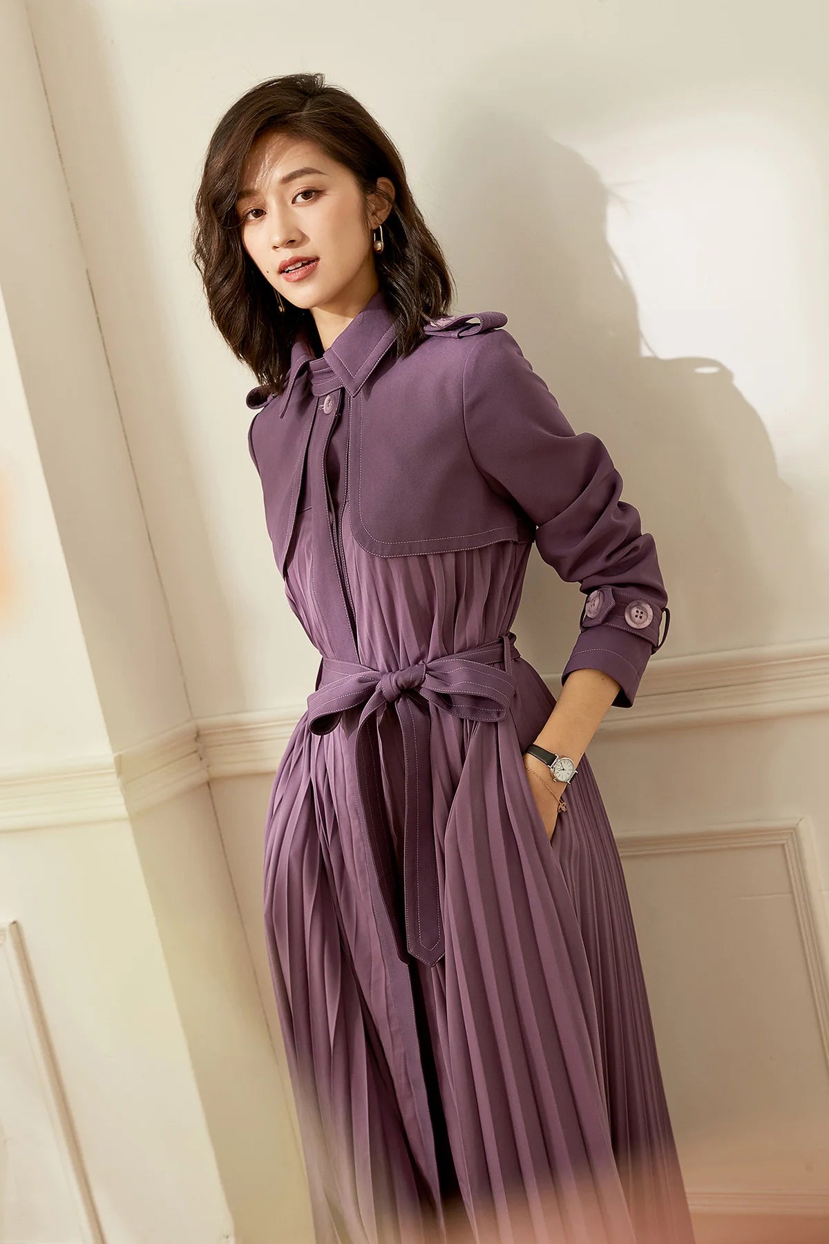 Ladies New 2023 Spring High-End Commuter Blue Trench Coat for Women Fashion Stitching Pleated Hem Loose Elegant Long Trench