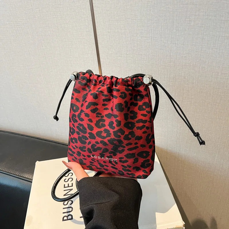 Leopard Print Nylon Drawstring Crossbody Bag New Niche Design Fashion Versatile Women's Mobile Phone Bag Exquisite Shoulder Bag