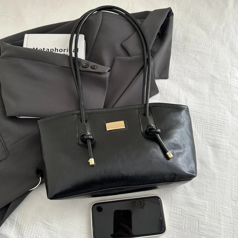 Retro French Women's Shoulder Bag Large Capacity Commuting Versatile Underarm Bag Simple Texture Solid Color Handbag Tote Bag