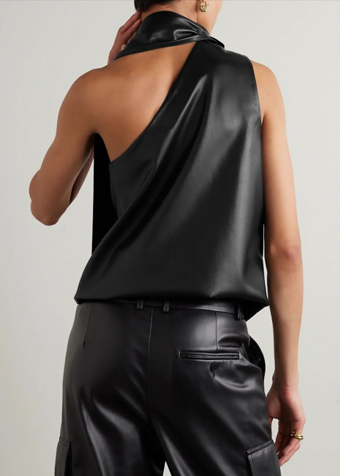 Gymystars 2025 New Summer Sleeveless Asymmetric Black Vest Tops Original Creation Solid Color High Neck Top For Women