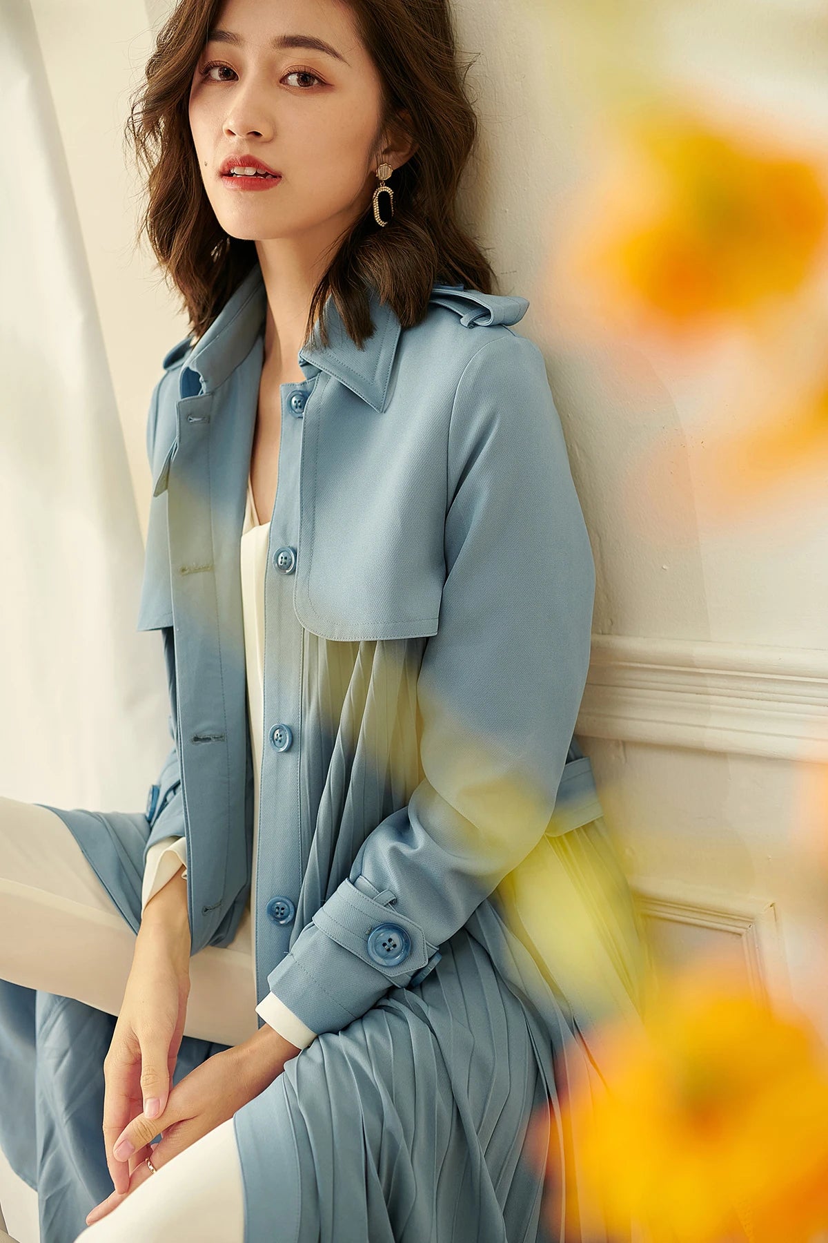 Ladies New 2023 Spring High-End Commuter Blue Trench Coat for Women Fashion Stitching Pleated Hem Loose Elegant Long Trench