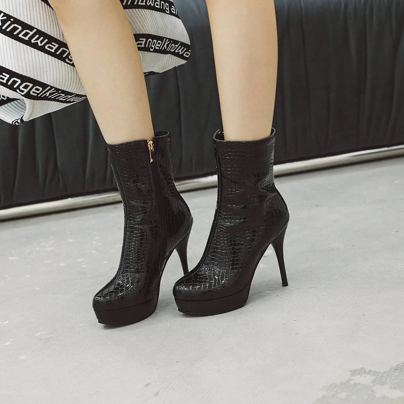 AD 8-13 2023 Fashionable Platform Cowboy Boots Spring Autumn Casual Long Barrel Belt Buckle Boots Shark Round Toe Boots For Wome