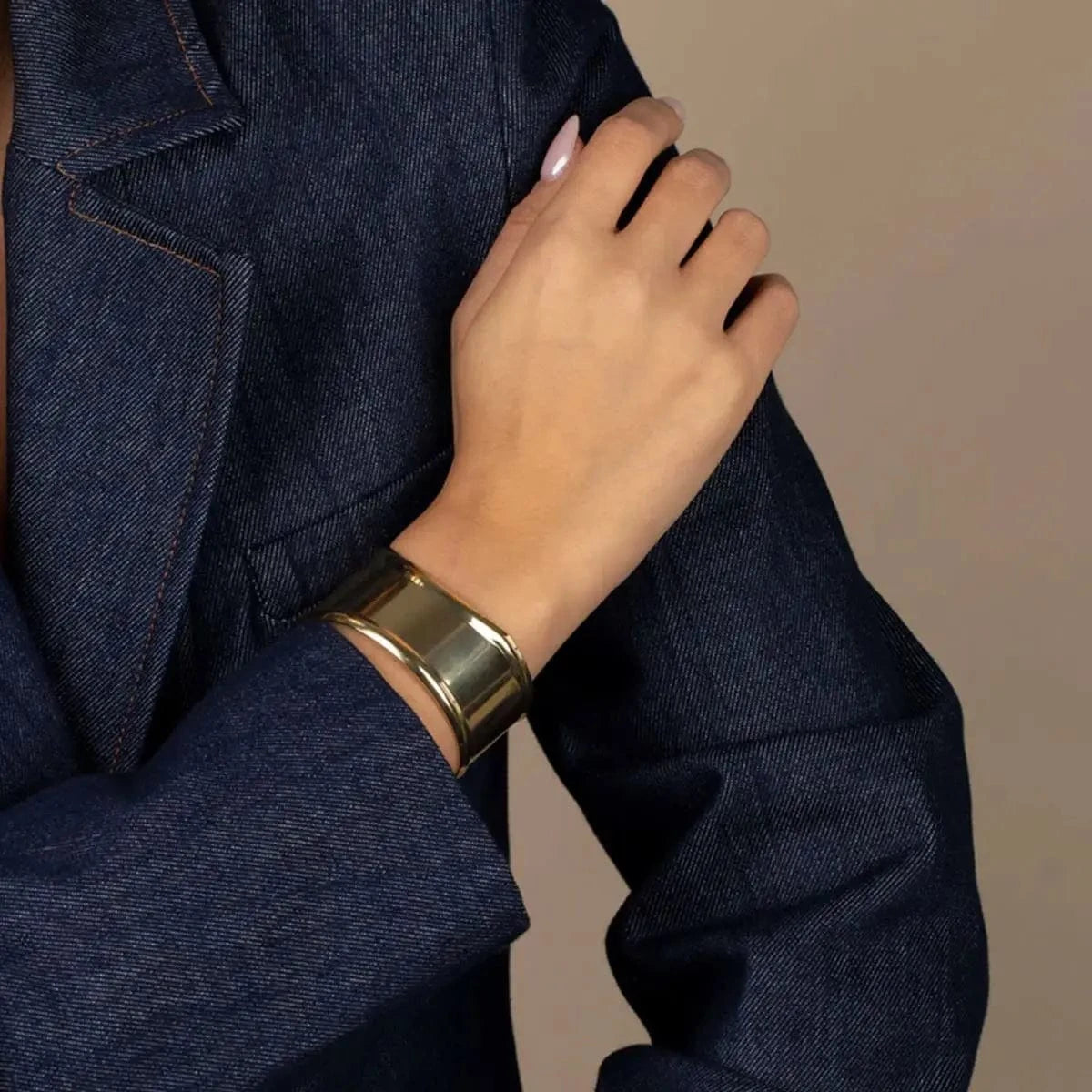 BG877 18K PVD Gold Plated Silver Wide Hammered Texture and V Gap Opening Irregular Shape Cuff Bangle For Women