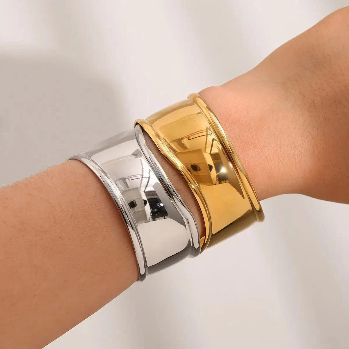 BG877 18K PVD Gold Plated Silver Wide Hammered Texture and V Gap Opening Irregular Shape Cuff Bangle For Women