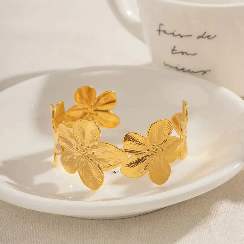 BG888 / Picture / BG888 BG888 Fashion Jewelry 18K Gold Plated Flowers Bracelets Gift Stainless Steel Hammer Statement Flower Cuff Bangle
