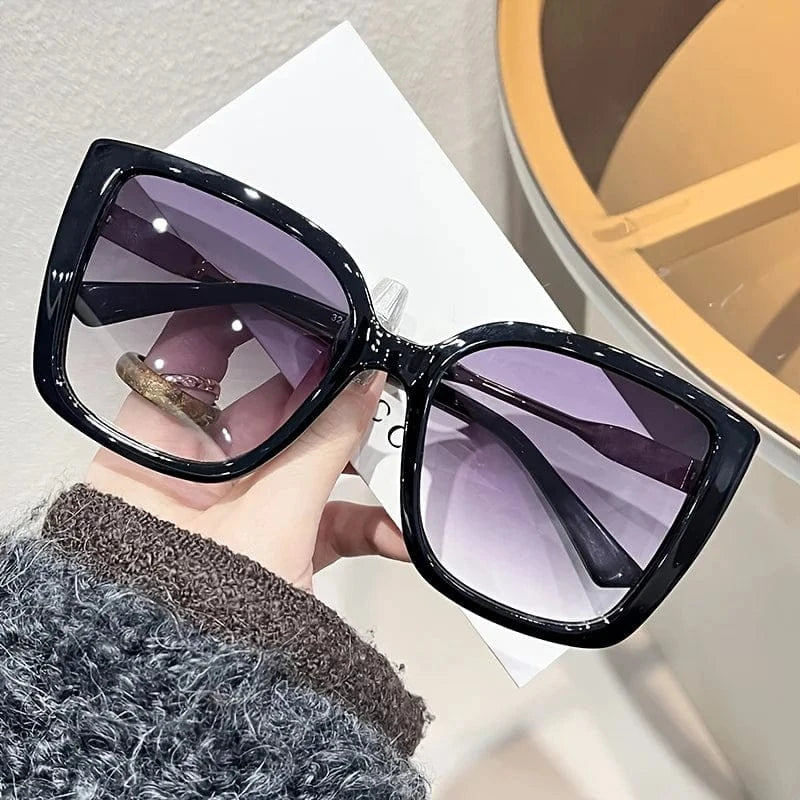 Black 1pc Women's Large Square Frame Fashion Sunglasses - Stylish Gradient Purple Lens with Tortoiseshell Pattern