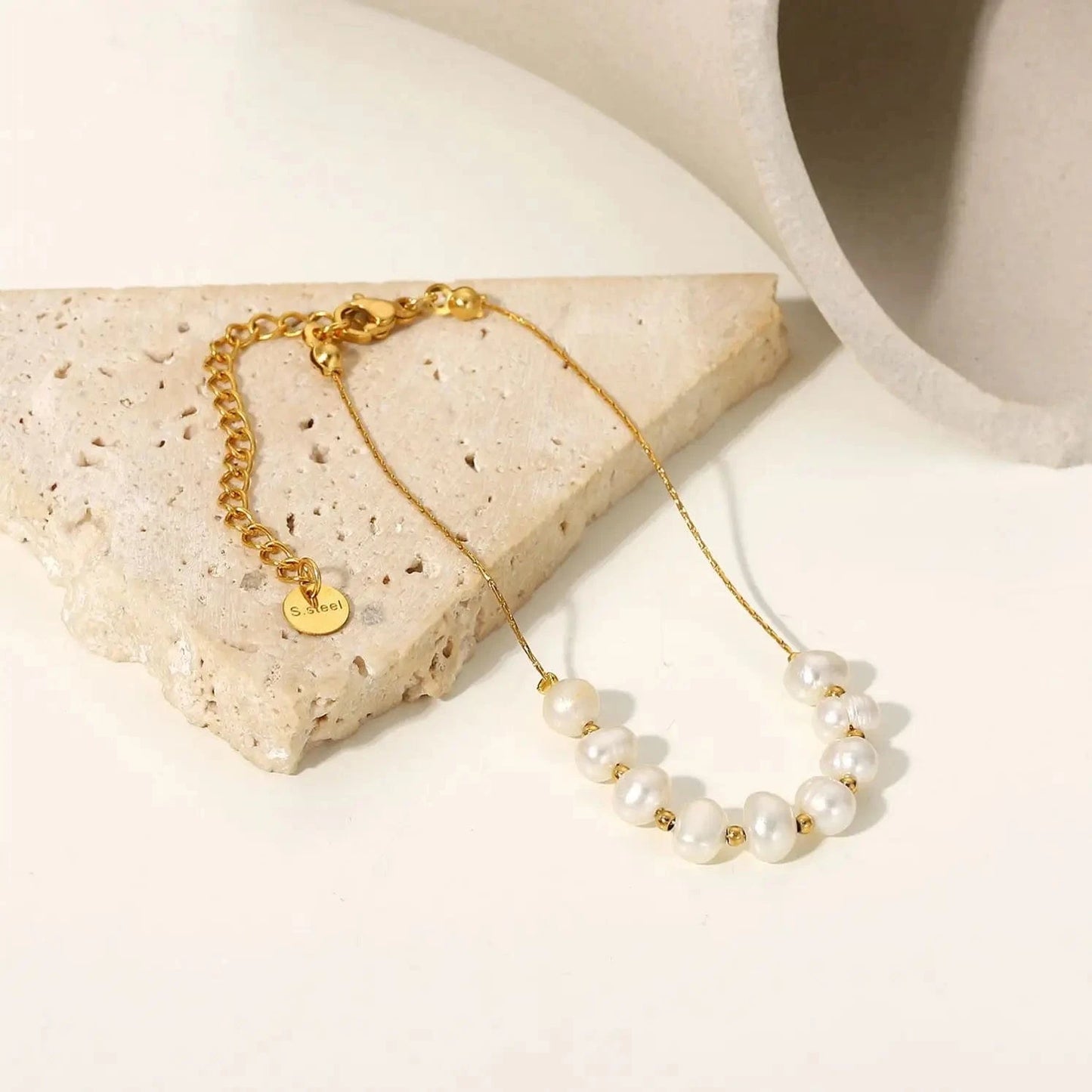 BR1050 / Picture / BR1050 BR1050 Freshwater Pearl Stainless Steel Bracelet Women Gift Dainty PVD 18k Gold Chain Bracelet