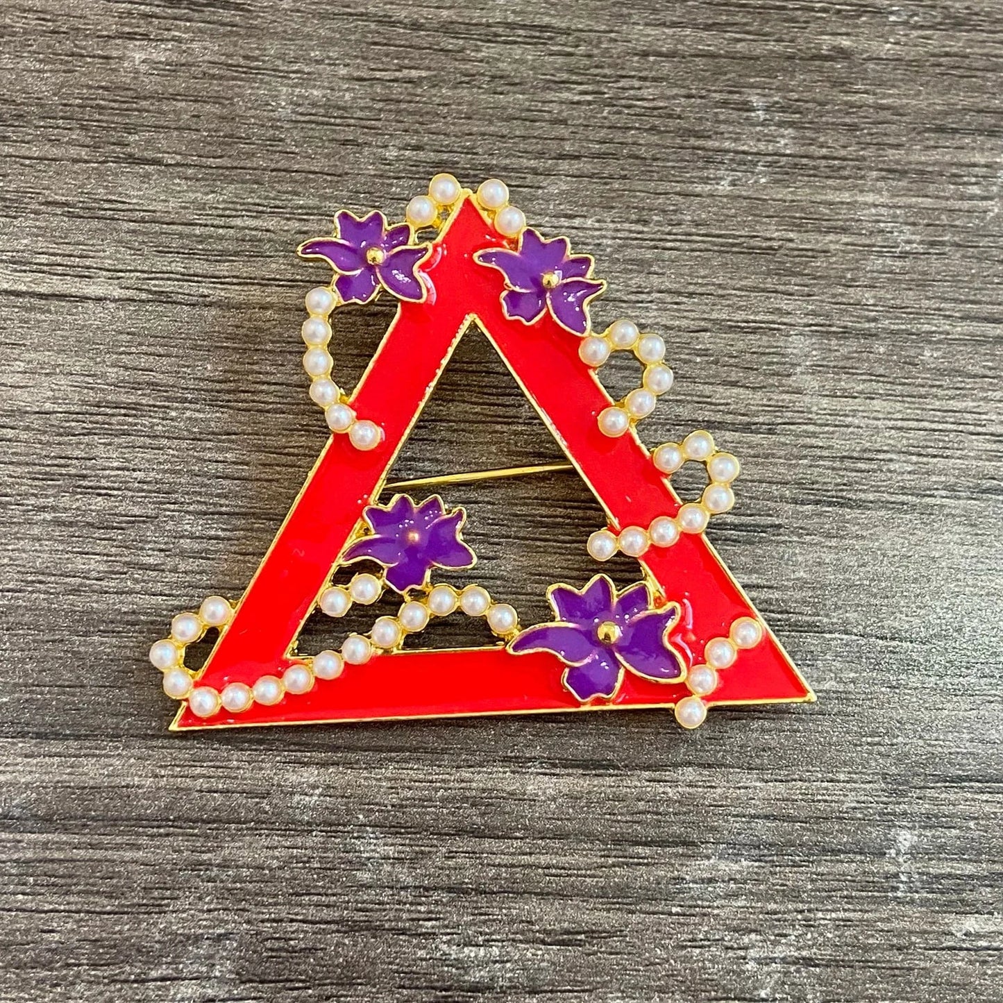 classic / 1 / Gold Plated Red DELTAVERSARY Diva Quality White Pearl Triangle Shape Brooch Purple Violet Greek Fellowship Society Lapel Pin Apparel Jewelry