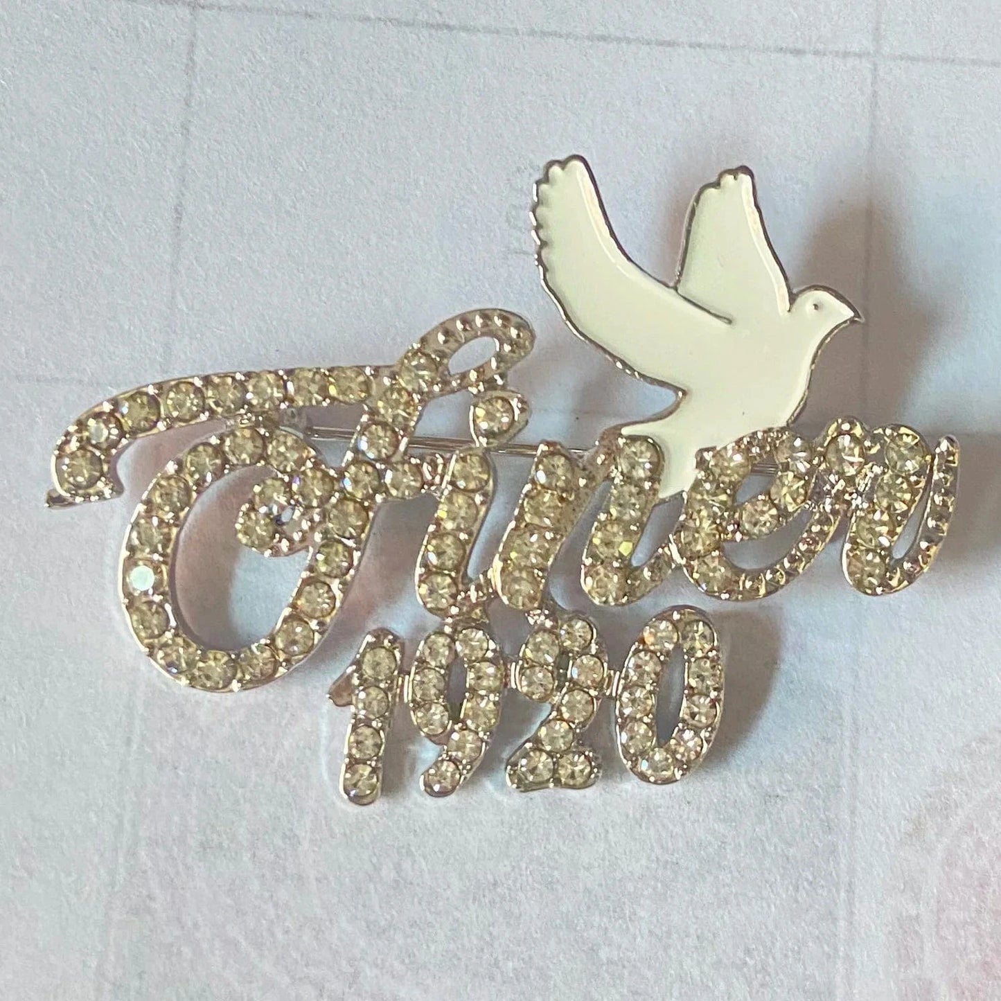 classic / 2 / Silver Plated Greek Sorority ZPB 1920 Blue Rhinestone White Pearl Pigeon Stone Brooches Women Jewelry Accessories