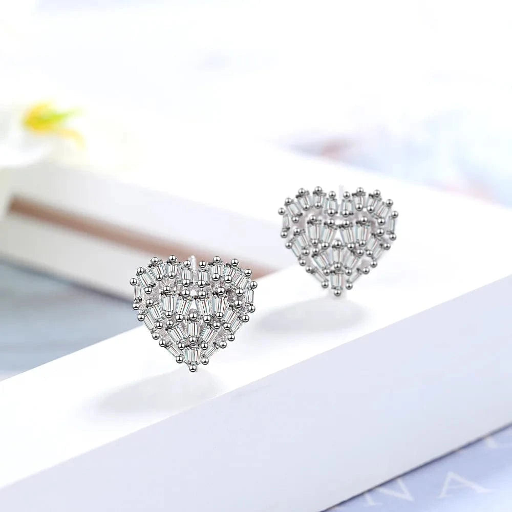 Classic Design Dazzling Heart Stud Earrings for Women High Quality Romantic Female Accessories Timeless Styling Jewelry