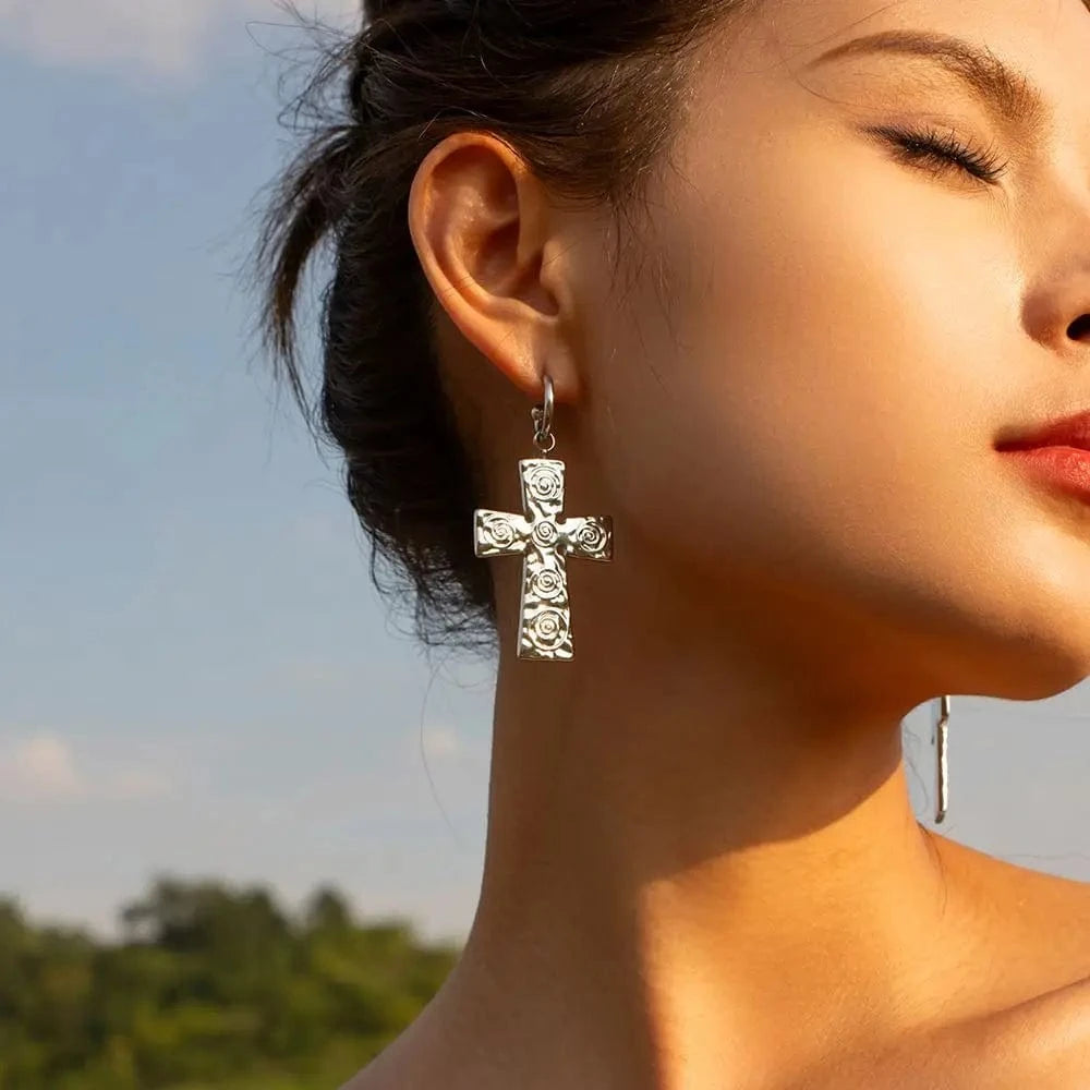 CLASSIC / E1848 E1848 Design Spiral Hammer Cross Pendant Earrings 18k Stainless Steel PVD Gold Plated CC Drop Earring For Women