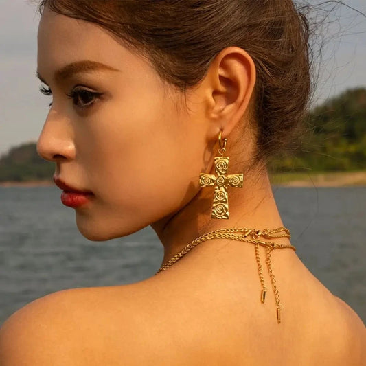 CLASSIC / E1848 E1848 Design Spiral Hammer Cross Pendant Earrings 18k Stainless Steel PVD Gold Plated CC Drop Earring For Women