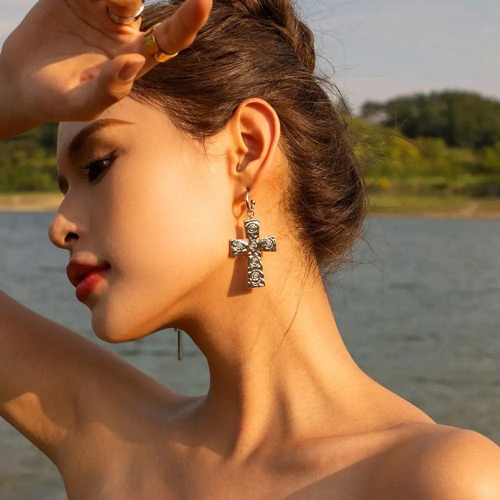 CLASSIC / E1848 E1848 Design Spiral Hammer Cross Pendant Earrings 18k Stainless Steel PVD Gold Plated CC Drop Earring For Women