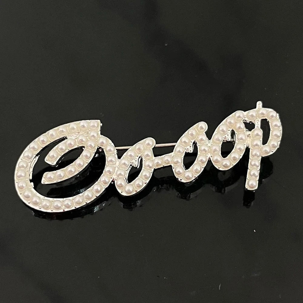 classic / oo-oop / Silver Plated Script OO-OOP Diva Delta Letter Greek Sorority Lapel Pin For Women White Pearl Pins Gift for Women Girls Brooch Jewelry